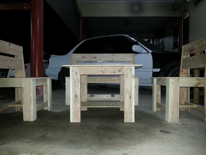 pallet seating set with coffee table