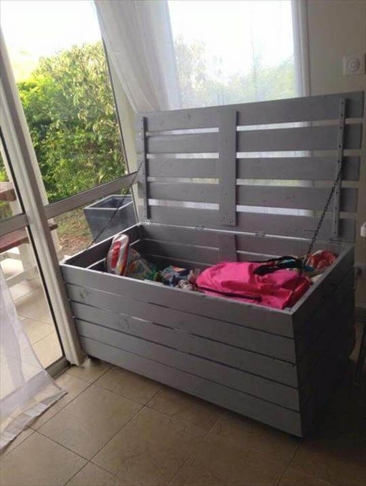 no-cost pallet storage chest