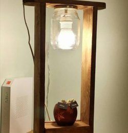 wooden pallet and mason jar lamp
