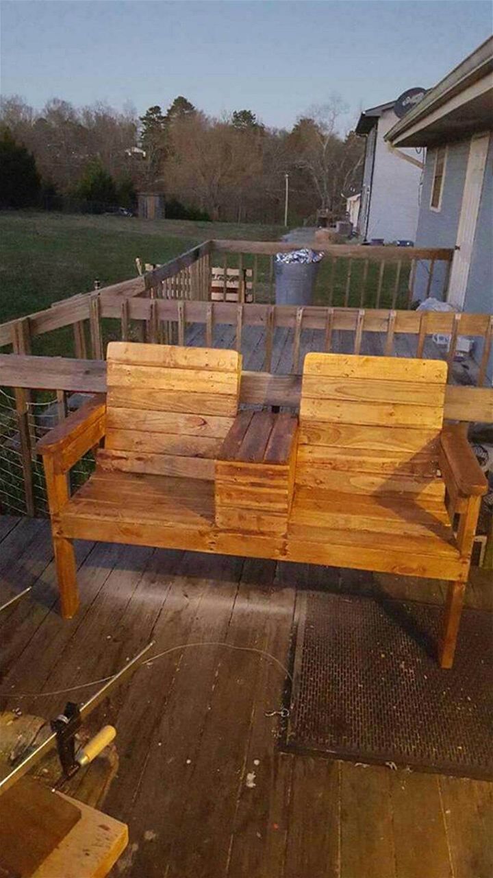 diy-pallet-joined-chair
