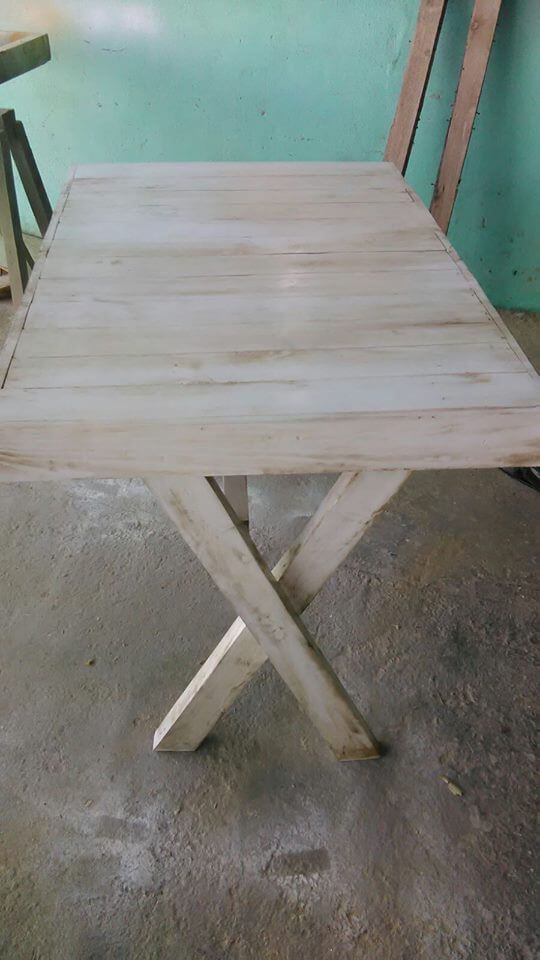 no-cost wooden pallet table with criss cross legs