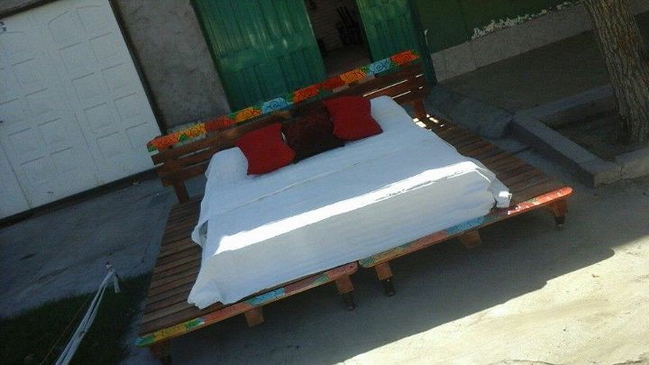 pallet rustic bed