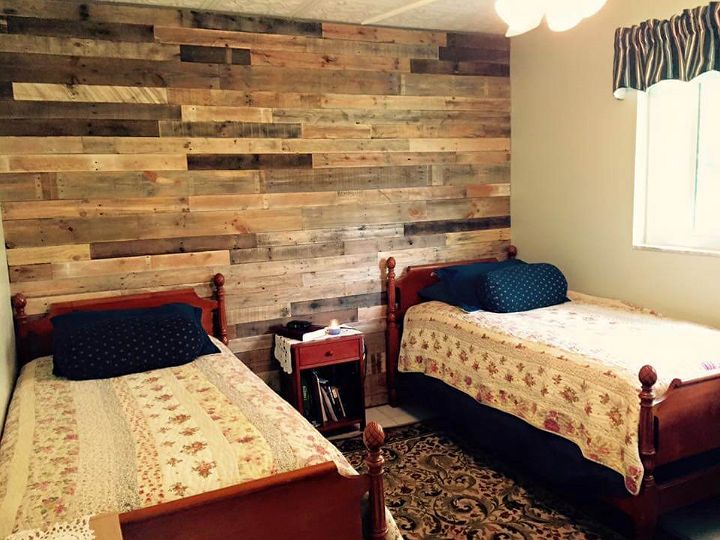 low-cost pallet bedroom wall paneling
