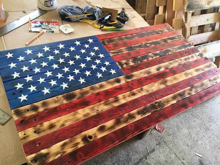 low-cost wooden pallet American flag wall art