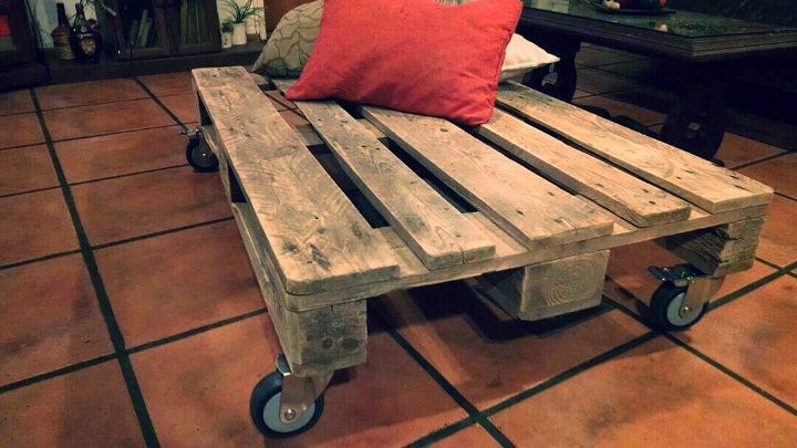 recycled one pallet table