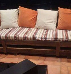 wooden pallet cushioned couch