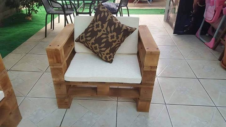 sturdy wooden pallet chair with white cushion