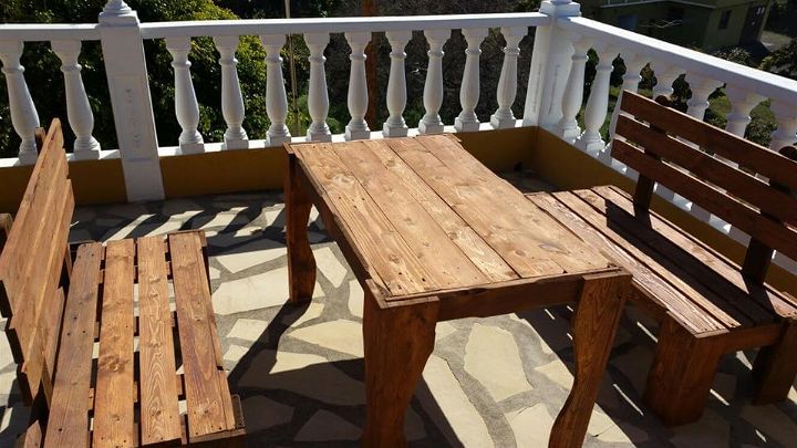 recycled pallet patio sitting set