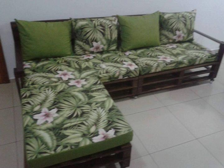 Repurposed pallet sofa
