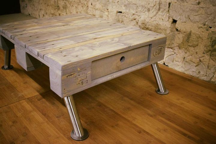 recycled pallet vintage coffee table with metal legs