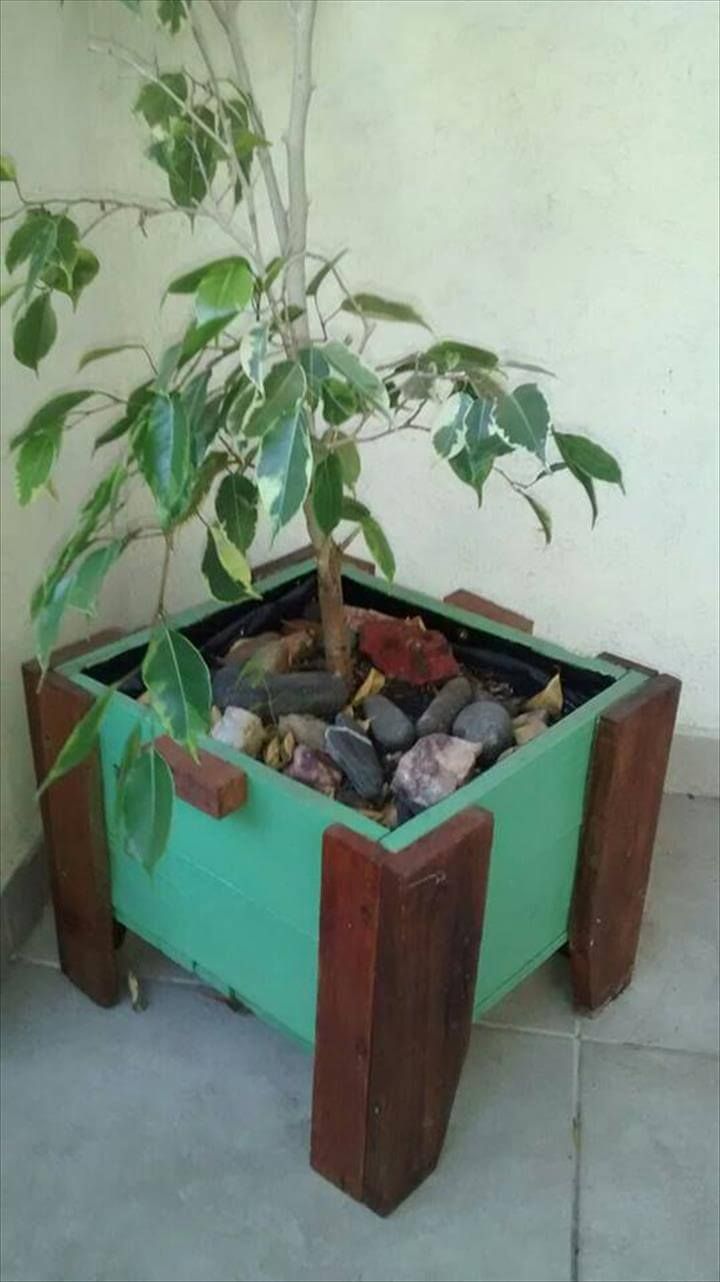 no-cost wooden pallet planter