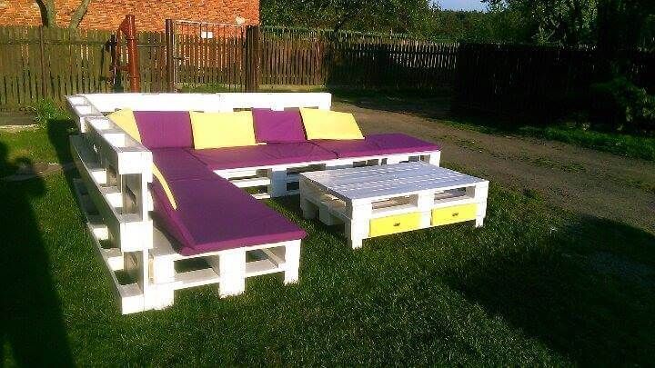 Recycled pallet corner sofa with coffee table