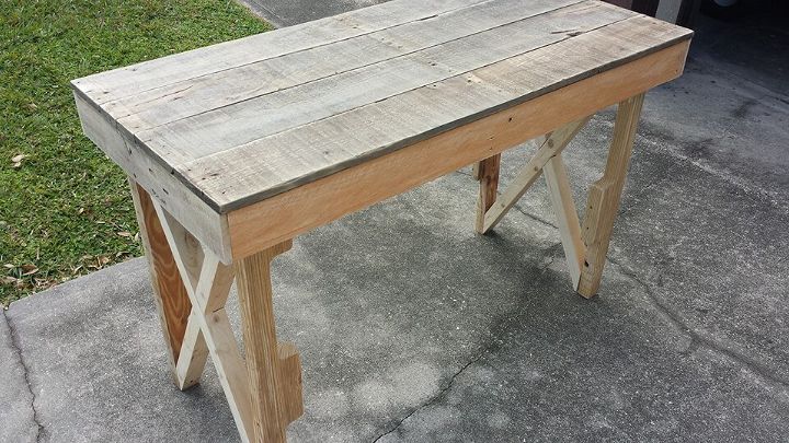 low-cost wooden pallet desk