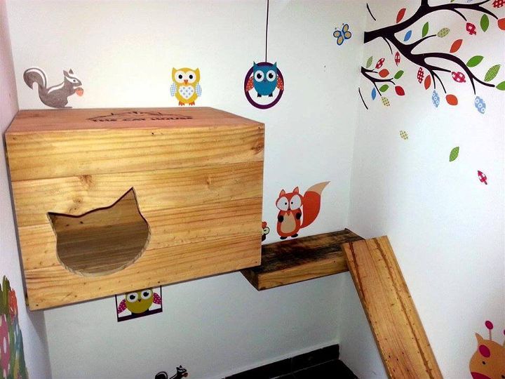 Cute pallet cat play station, 