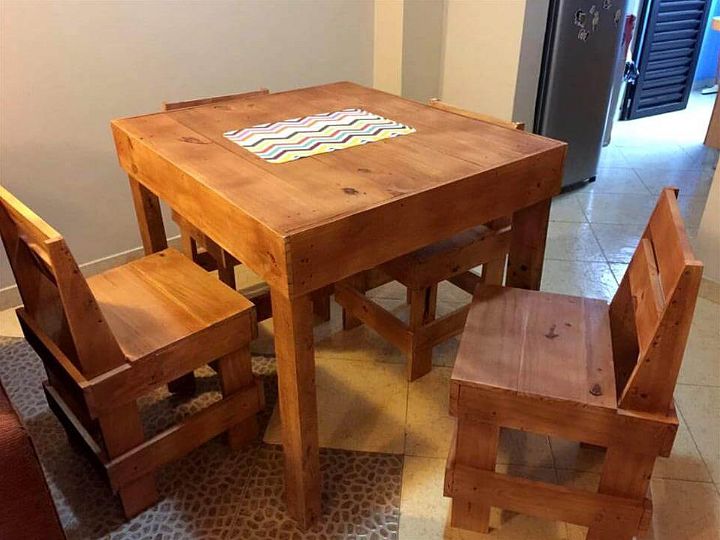 wooden pallet kids chair and table set