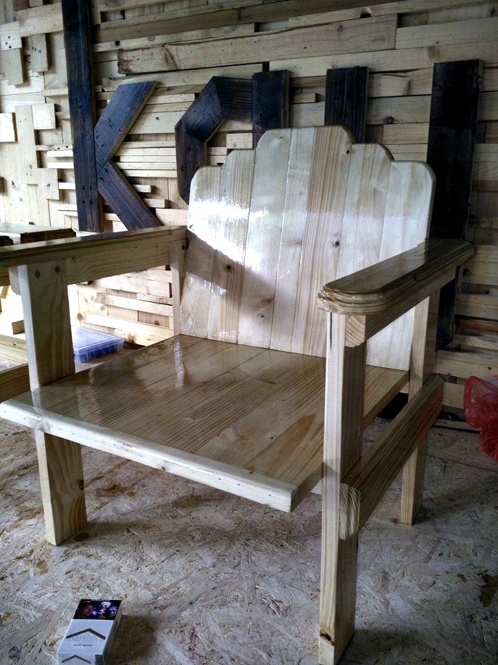handcrafted wooden pallet chair