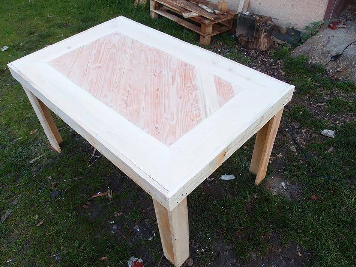 wooden pallet coffee table