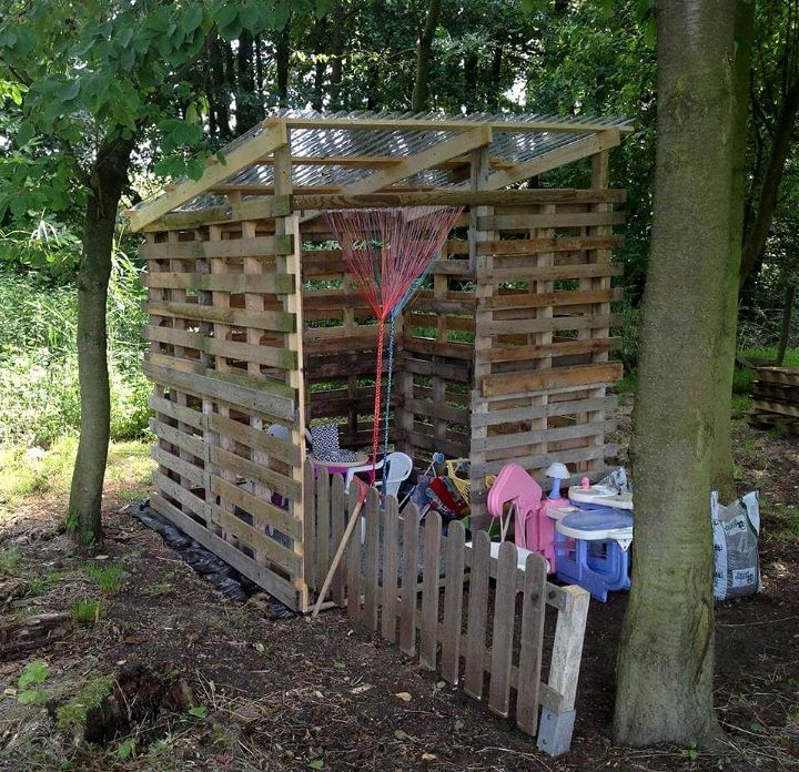 diy pallet made kid's play house