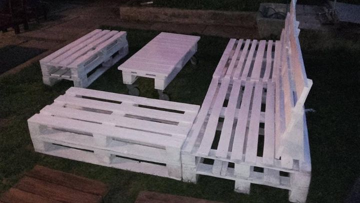 wooden sofa set made of pallets