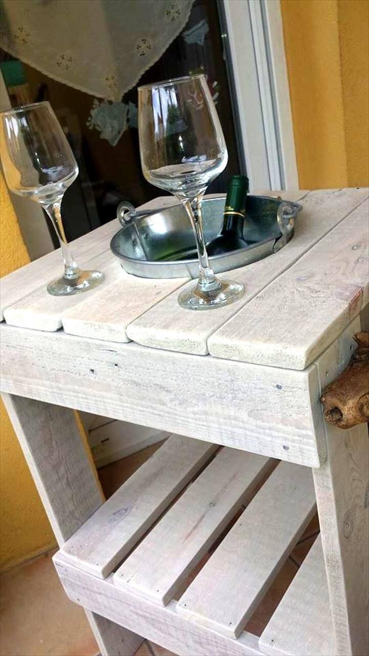 Wonderful Ice Bucket table out of Pallets