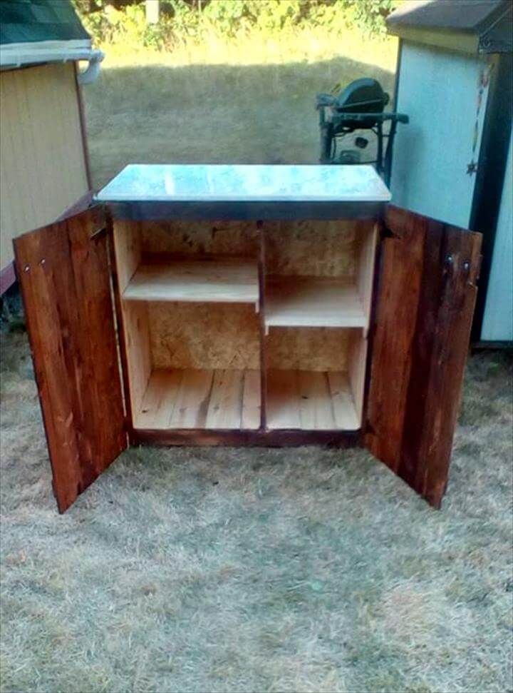 Pallet bbq outlet table