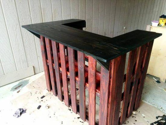 Build this Brilliant Wood Pallet Bar