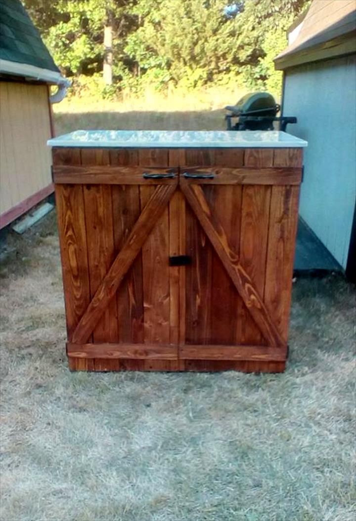 no-cost pallet BBQ station