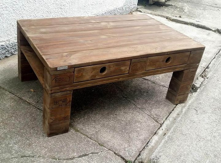 Recycled pallet coffee table