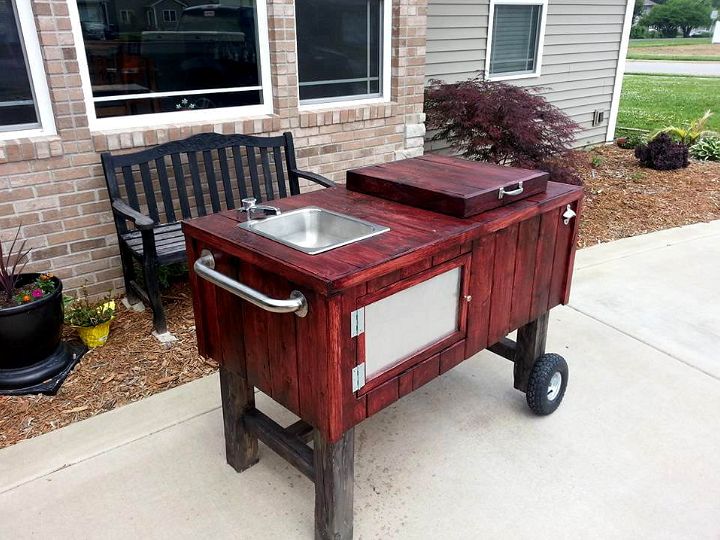pallet outdoor ice chest with sink