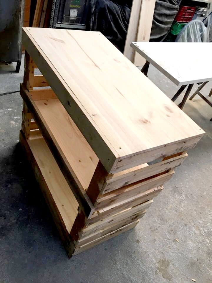 building base of pallet potting bench