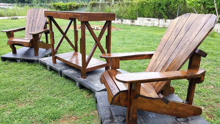 recycled pallet Adirondack chairs and table set