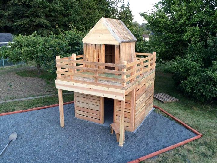 wooden pallet mini house