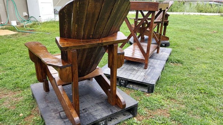 wooden pallet Adirondack chairs