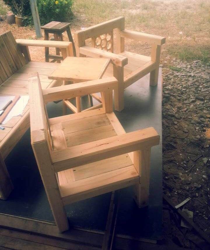 pallet arm chairs with table