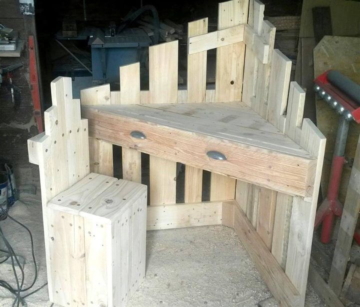 wooden pallet sectional desk and chair for kids