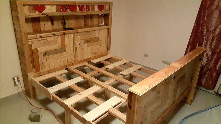 wooden pallet king size bed frame with foot-board and headboard