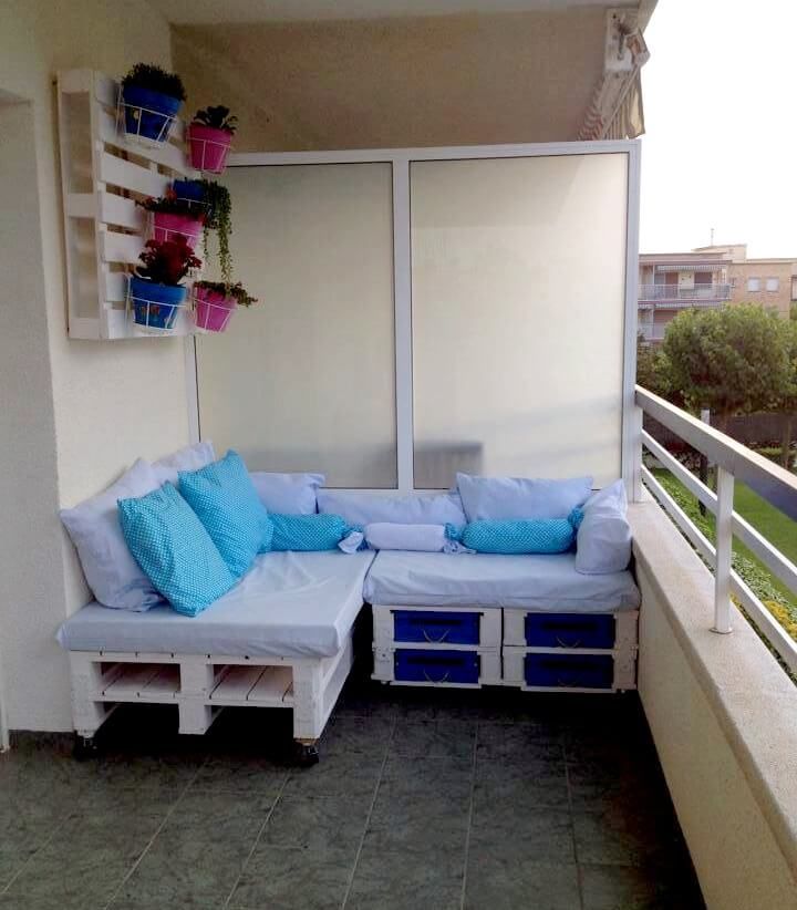 cute pallet porch seating