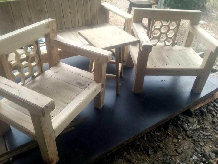 Re-claimed pallet chairs and table