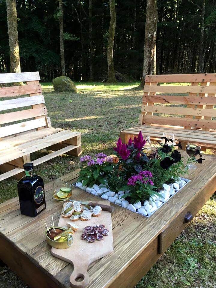 Recycled pallet outdoor seating