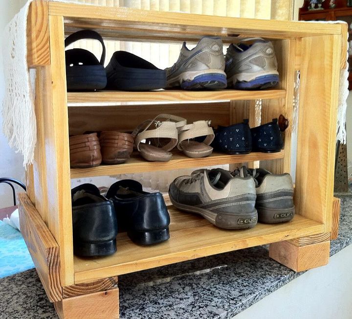 repurposed wooden pallet shoes rack