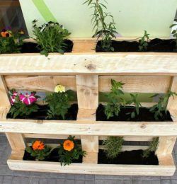 recycled pallet vertical planter