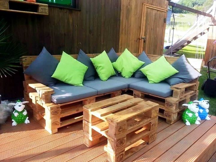 stacked pallet L-shape cushioned sofa