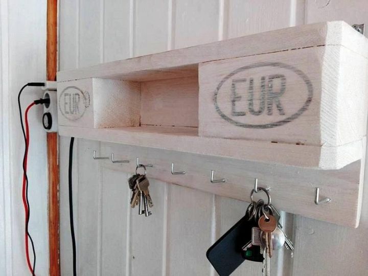 Simple Pallet Key Rack