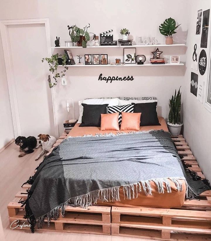 6 Ideas for Turning Old Pallets into Dorm Decorations