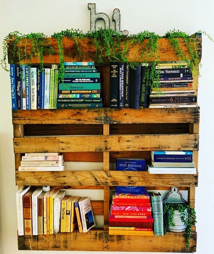 How to Build a Bookshelf from an Old Pallet