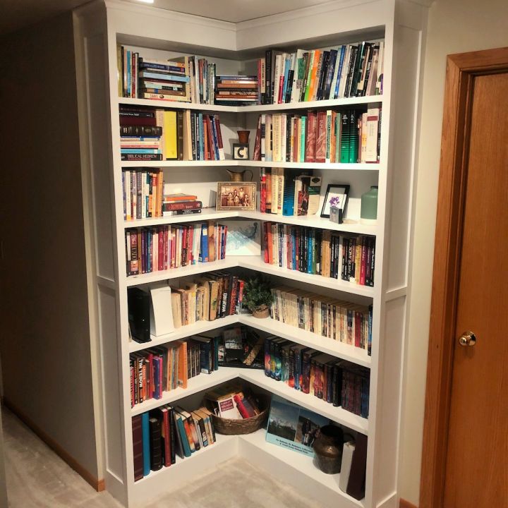 Built in Corner Bookshelf
