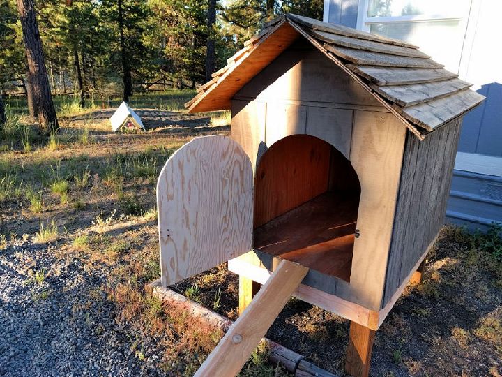 Turn a Dog House Into a Chicken Coop