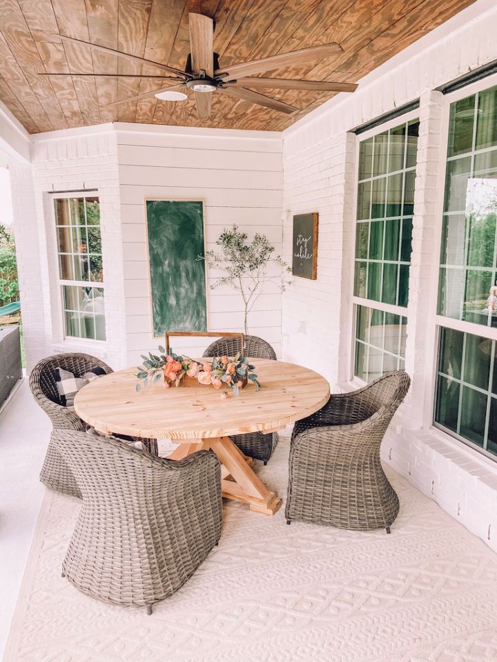  DIY Round Farmhouse Table 