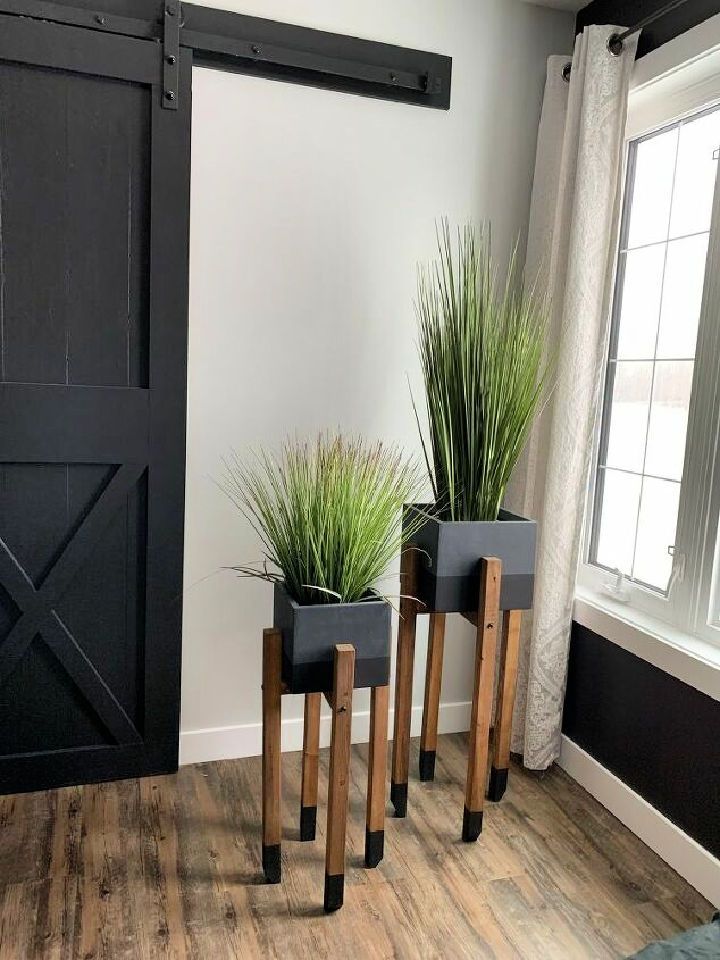  Simple Wooden Plant Stand