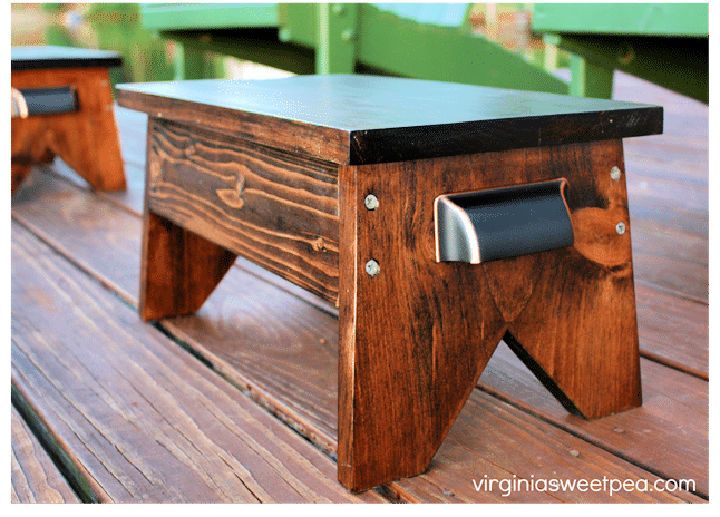 Easy DIY Foot Rest - office diys - under desk foot stools 